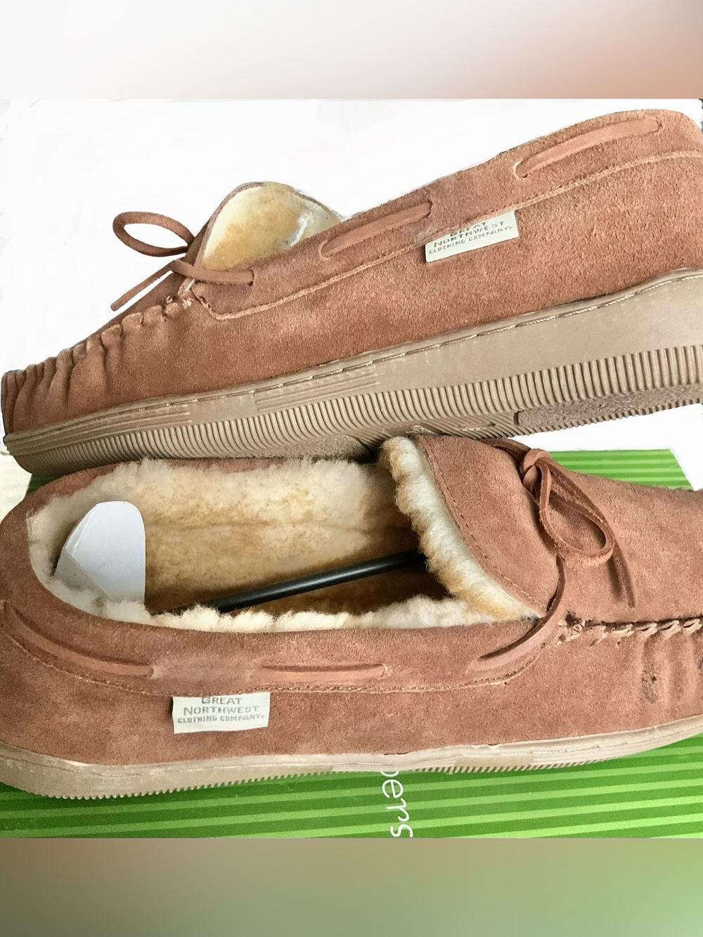 BNWT Great NW Clothing Co Tan Suede Leather Moccasin Shearling Slippers for Men - Picture 4 of 14
